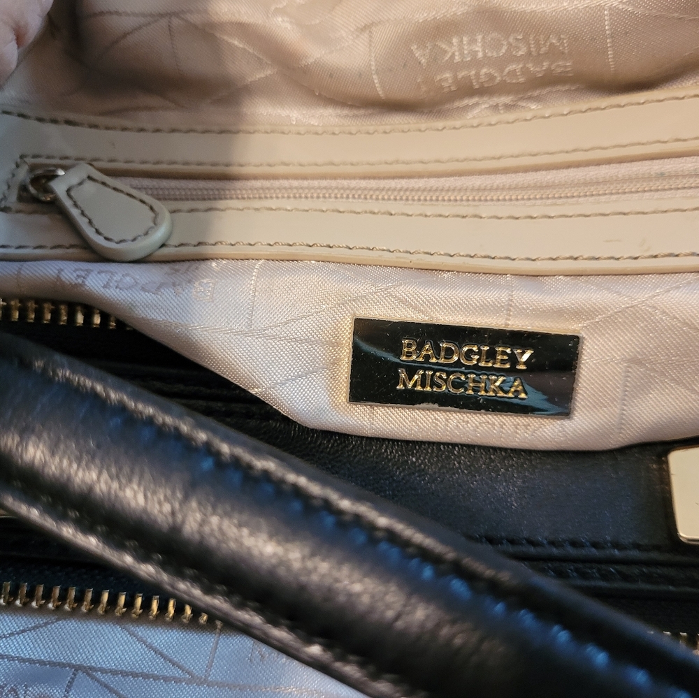 Badgley Mischka  Black Quilted Side Studs Leather Crossbody Bag. EUC!!! - Picture 8 of 9